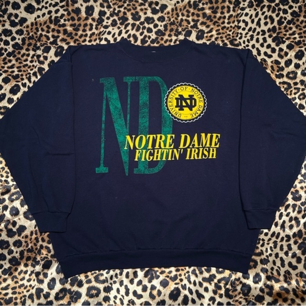 Vintage 90s Notre Dame Fighting Irish Navy Graphic Print Crewneck Sweatshirt